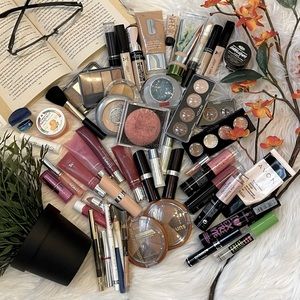 Large Assorted Make-Up Lot